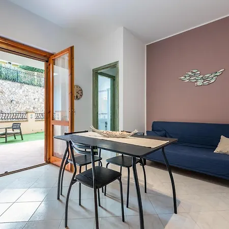 Bilocale Con Piscina A Lejlighed