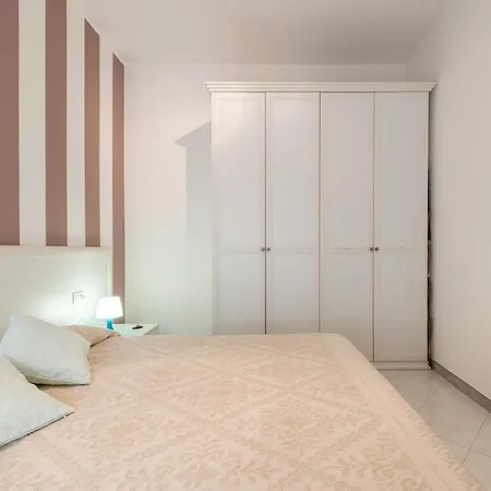 Apartamento Bilocale Con Piscina A