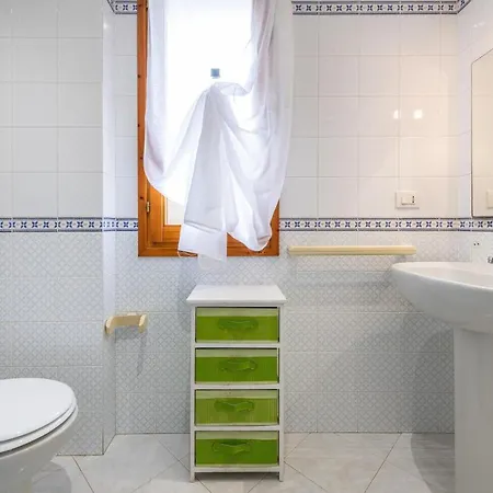Bilocale Con Piscina A Apartamento