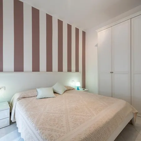Bilocale Con Piscina A Apartment